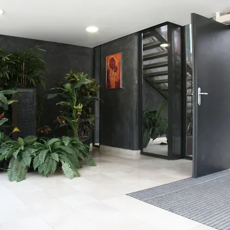 Sejours & Affaires Paris 2*